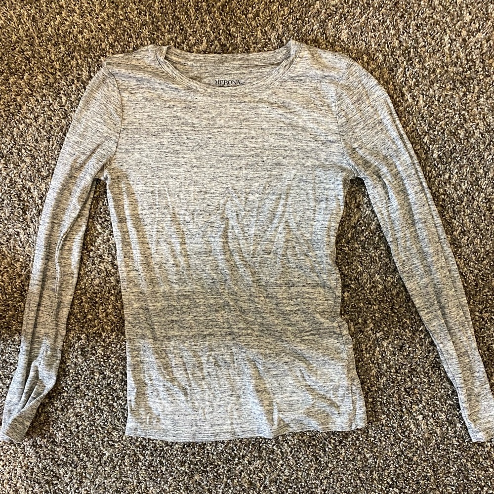 Gray long sleeve shirt